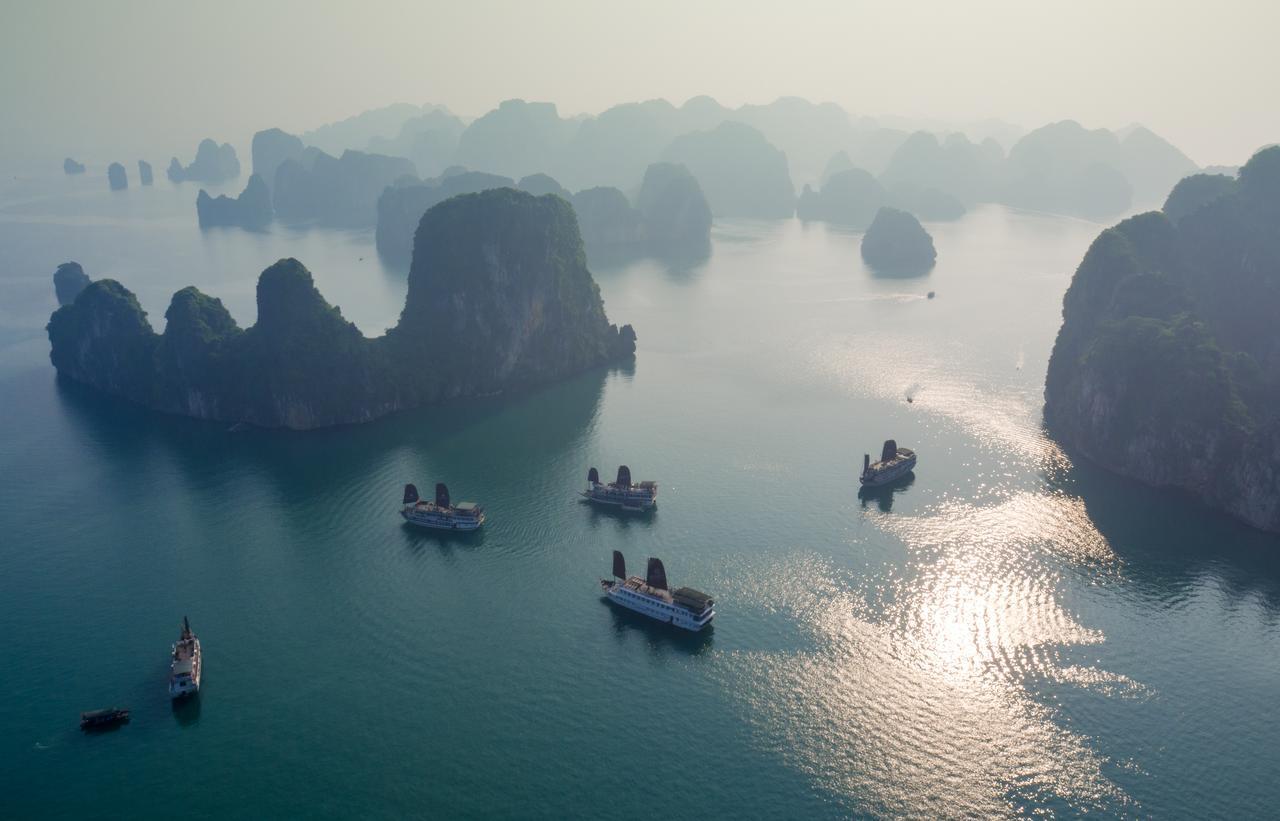 Garden Bay Legend Cruise Hotel Ha Long Exterior photo