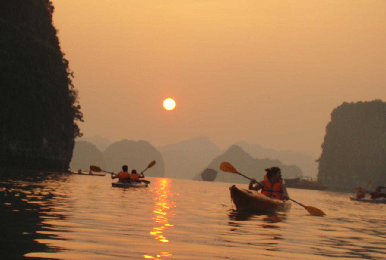 Garden Bay Legend Cruise Hotel Ha Long Exterior photo