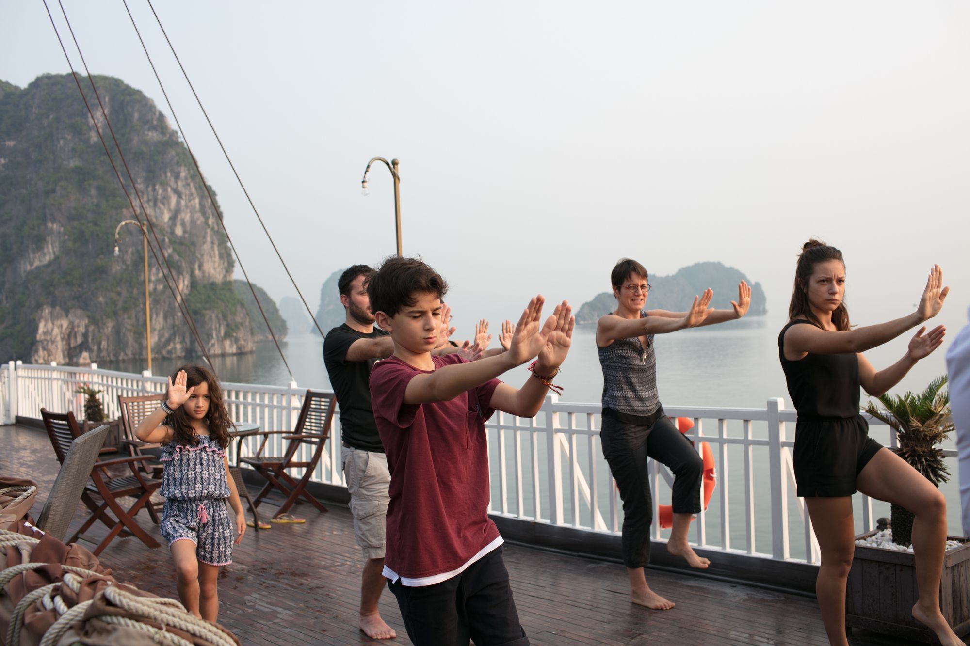 Garden Bay Legend Cruise Hotel Ha Long Exterior photo
