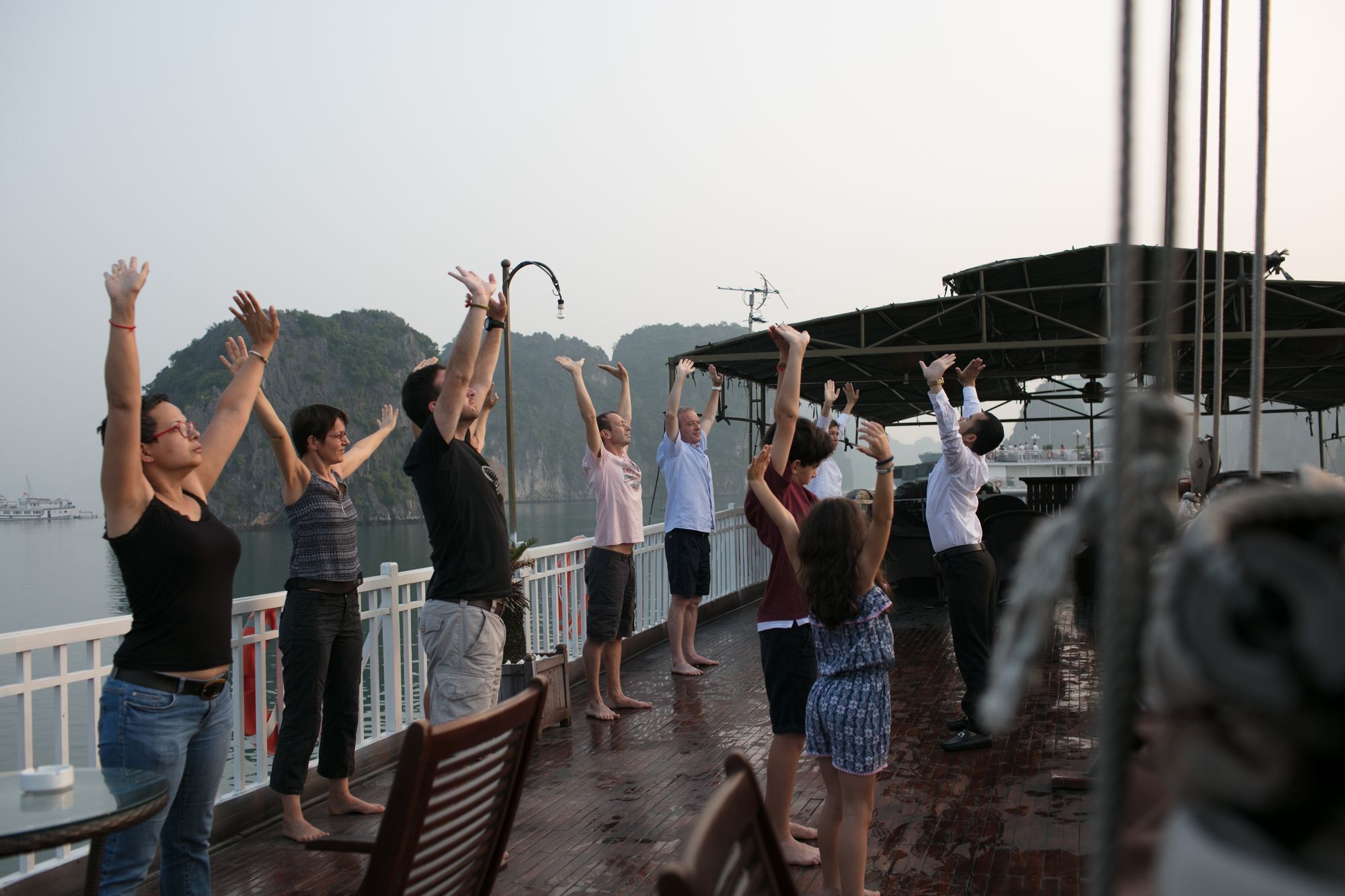 Garden Bay Legend Cruise Hotel Ha Long Exterior photo